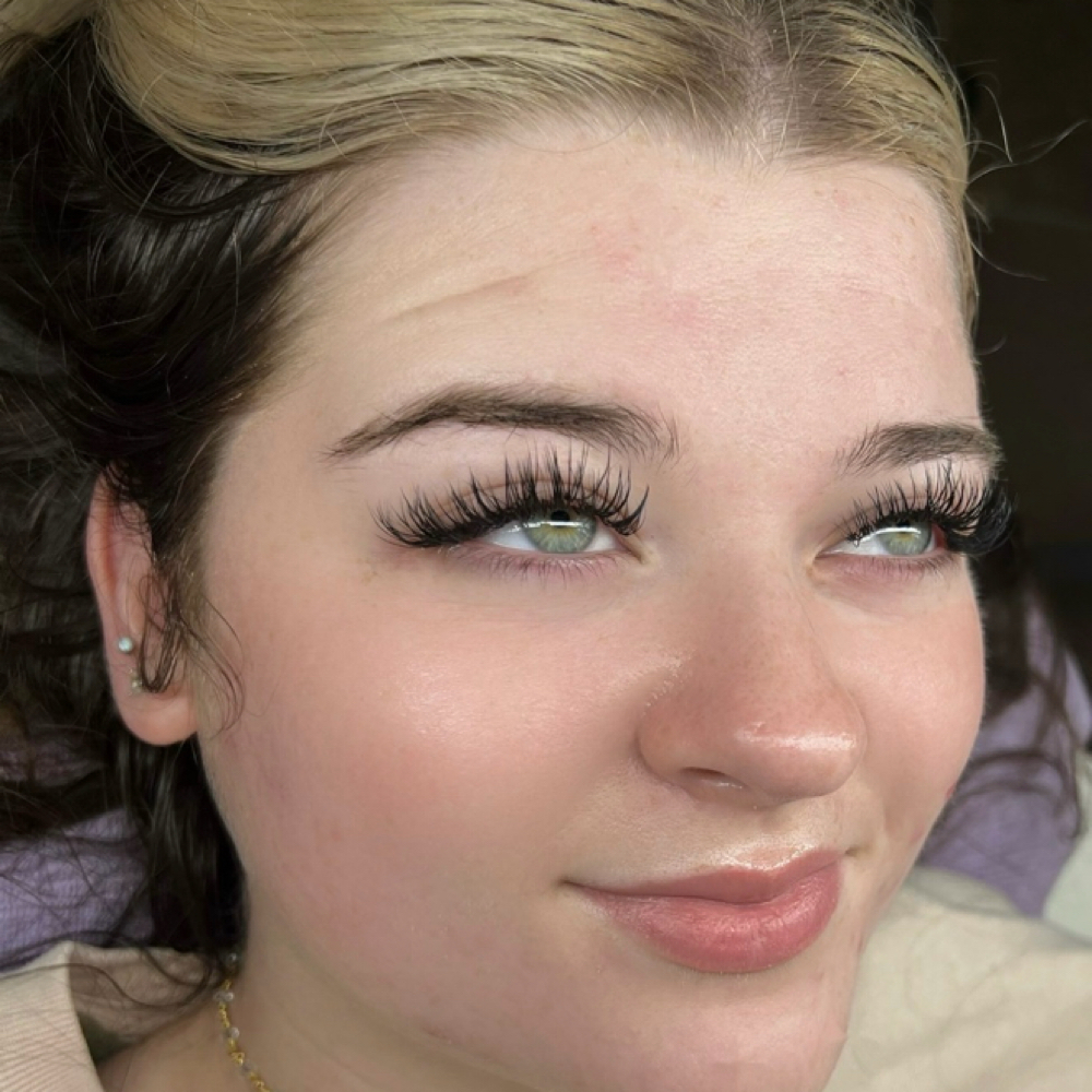 Refill Hybrid/Wispy (2-3 Week): 14-21 Days at Radiant Eyes & Aesthetics in Petal, MS