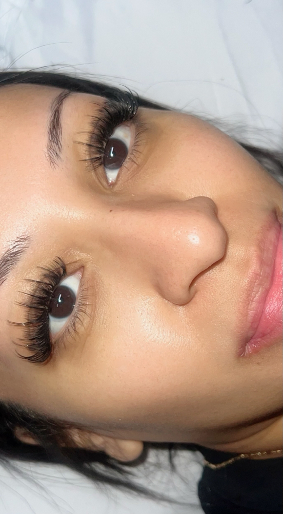 Whispy Volume Lash