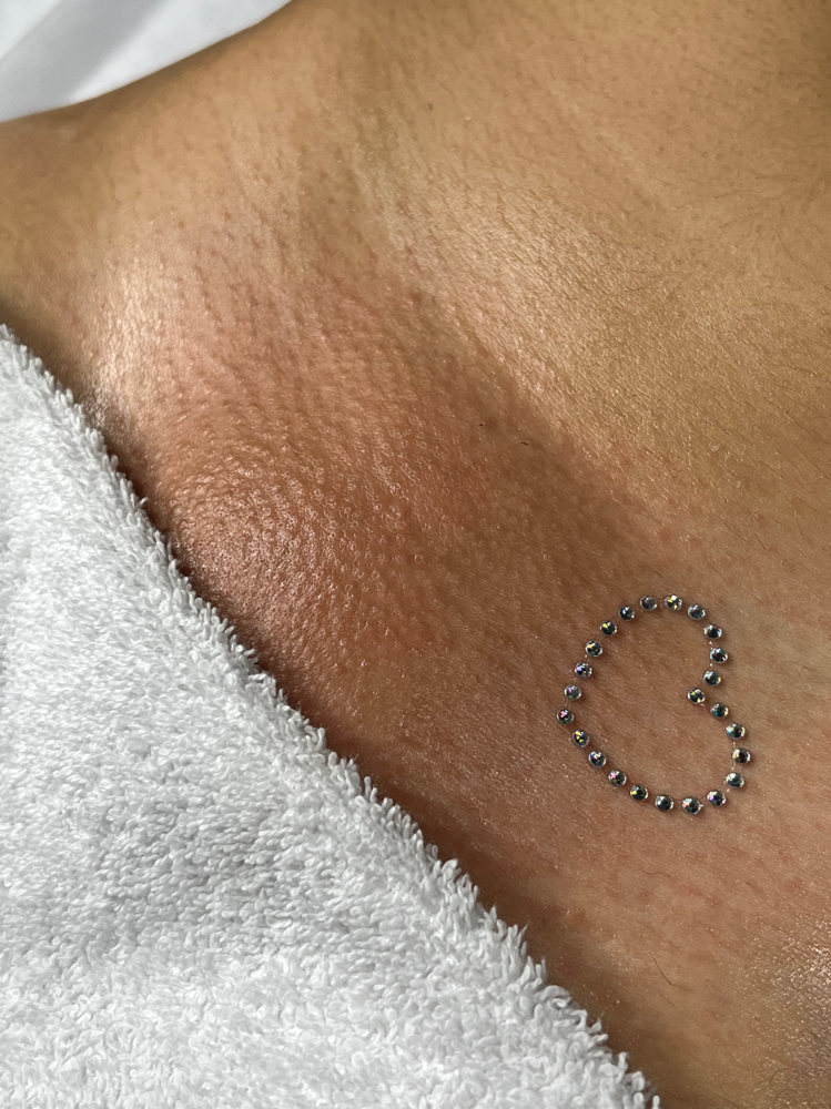 Luxurious Brazilian Wax+Vajacial 💎