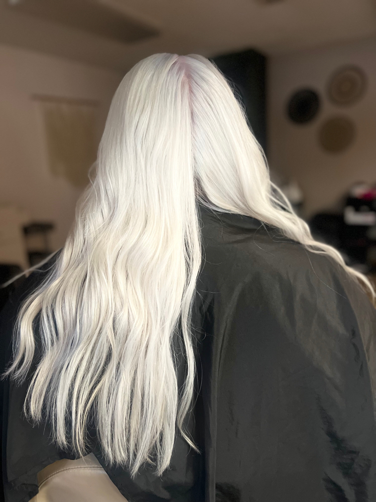 Blonding Root Retouch