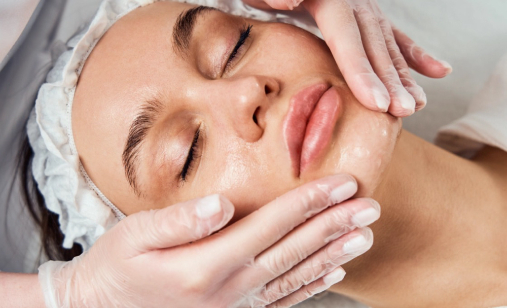 THE LUXE ANTI-AGING FACIAL