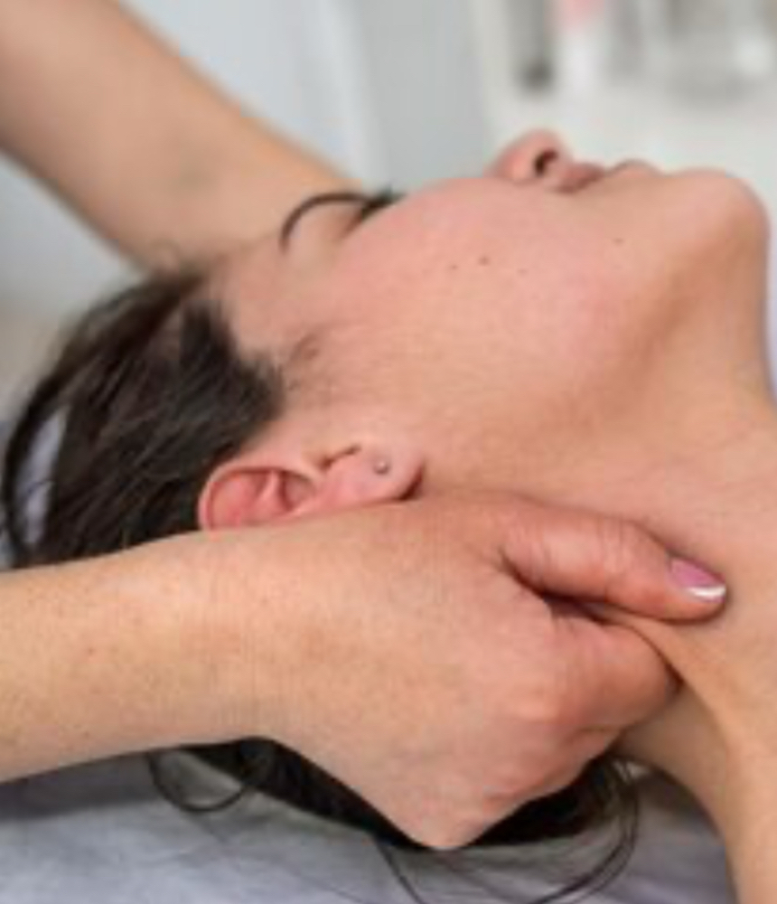 Advanced Face & Décolleté Massage