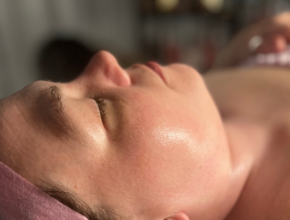 SIGNATURE-GLO FACIAL