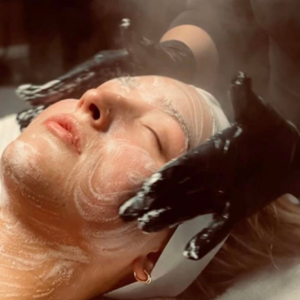 All Things Facial at De Colores Beauty Bar in Chicago, IL