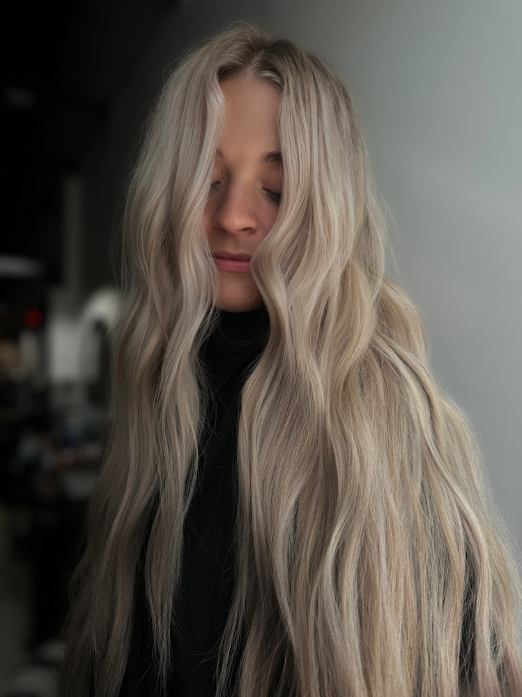 THE MANE BLONDE