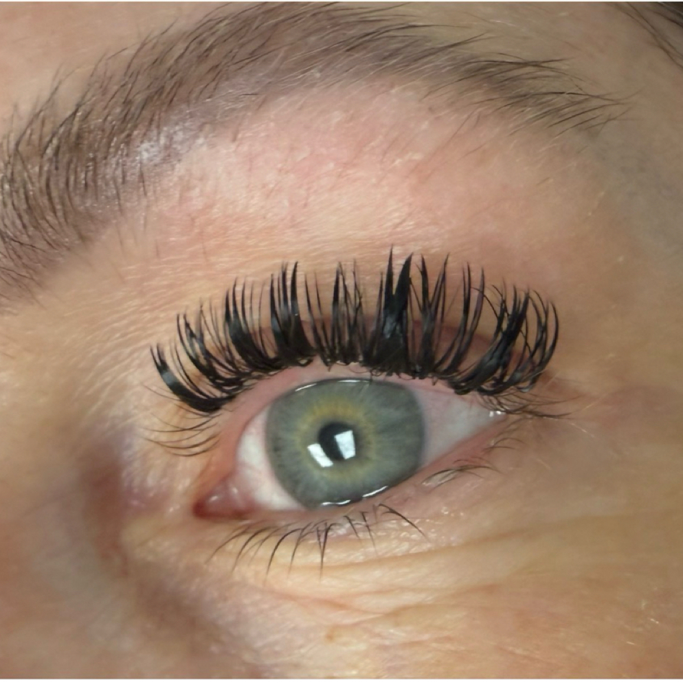 Hybrid Lash Extensions at L A BEAUTY STUDIO in Lakeway, TX