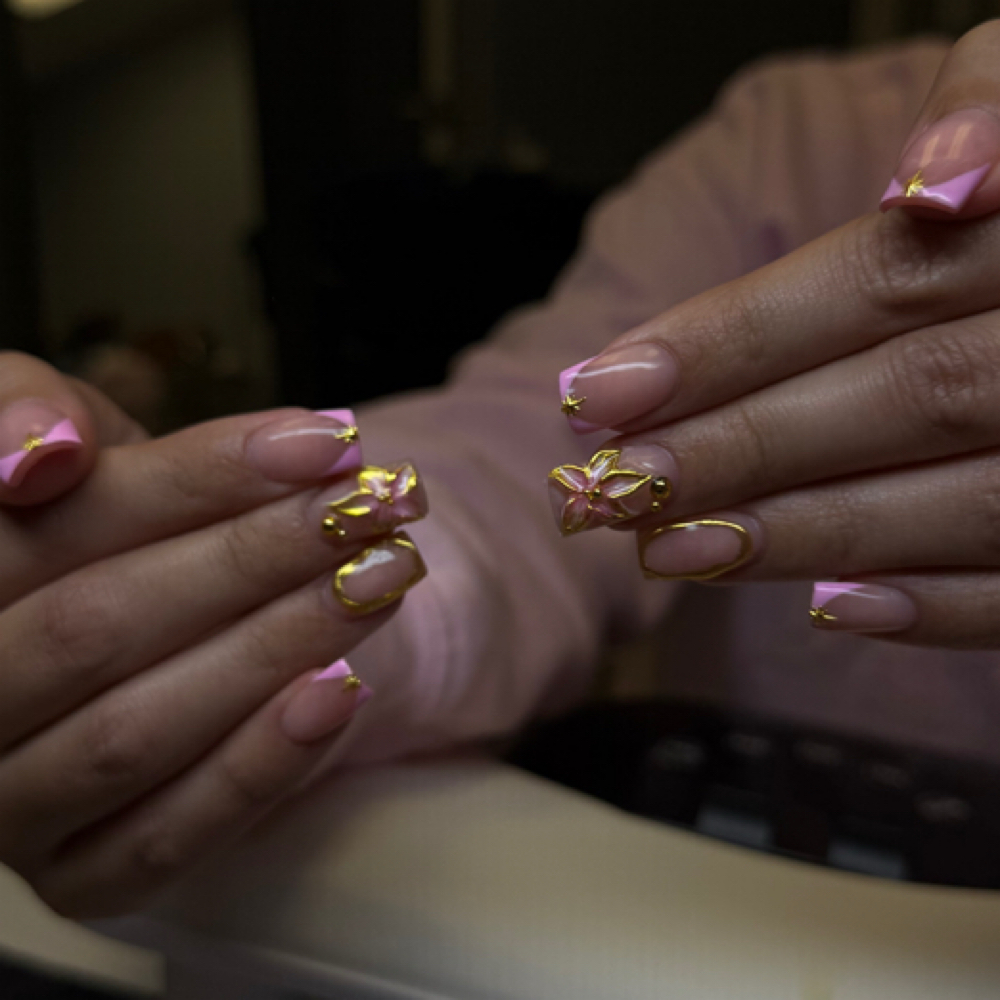 acrylic nail set at Colour & Links Lounge in Duncan, OK