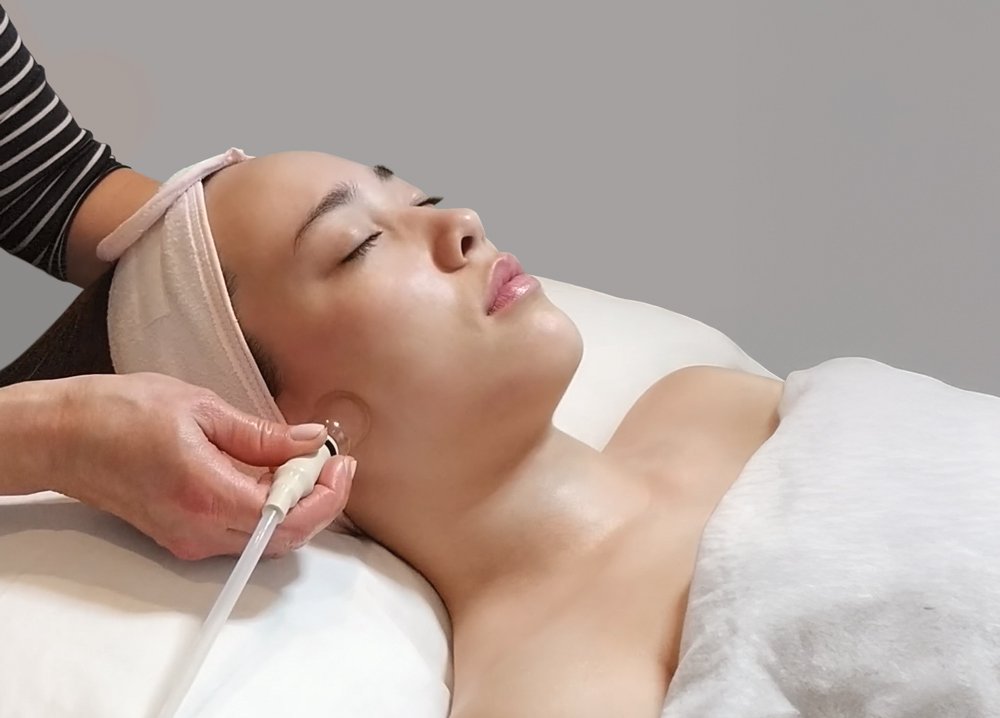 Lymphatic Drainage Facial