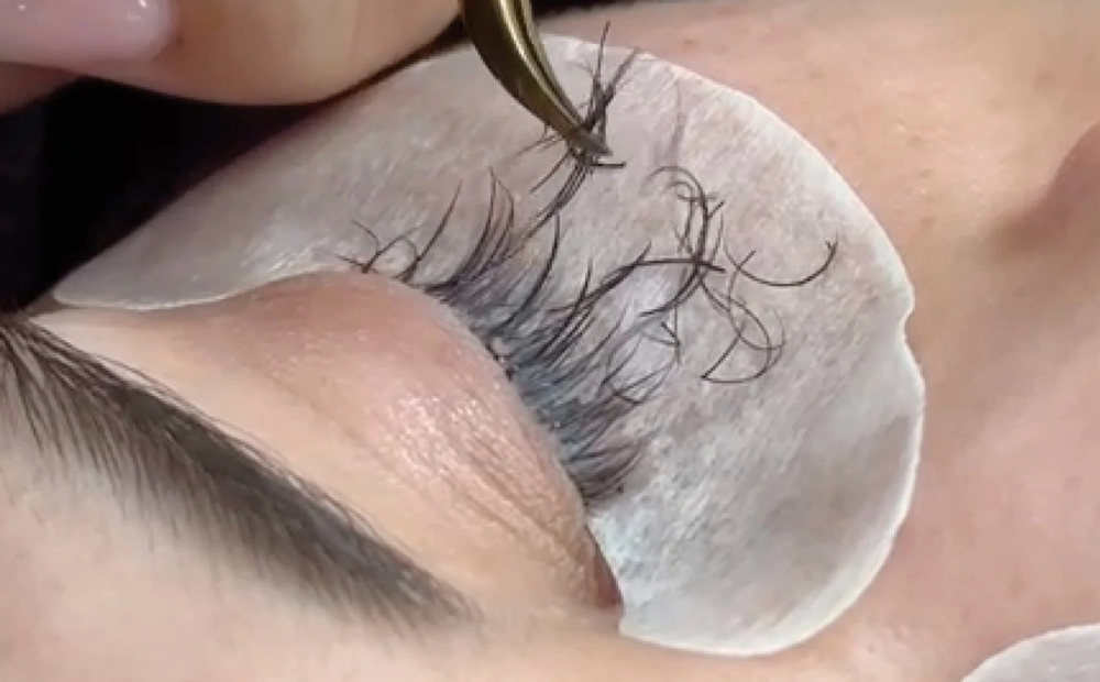 Eyelash Extension Removal