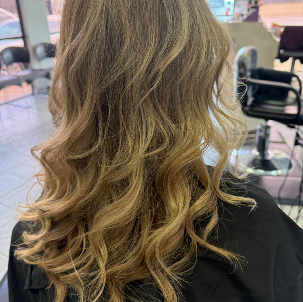 Hair Highlighting at Arte & Beauty by Mela in Dallas, TX
