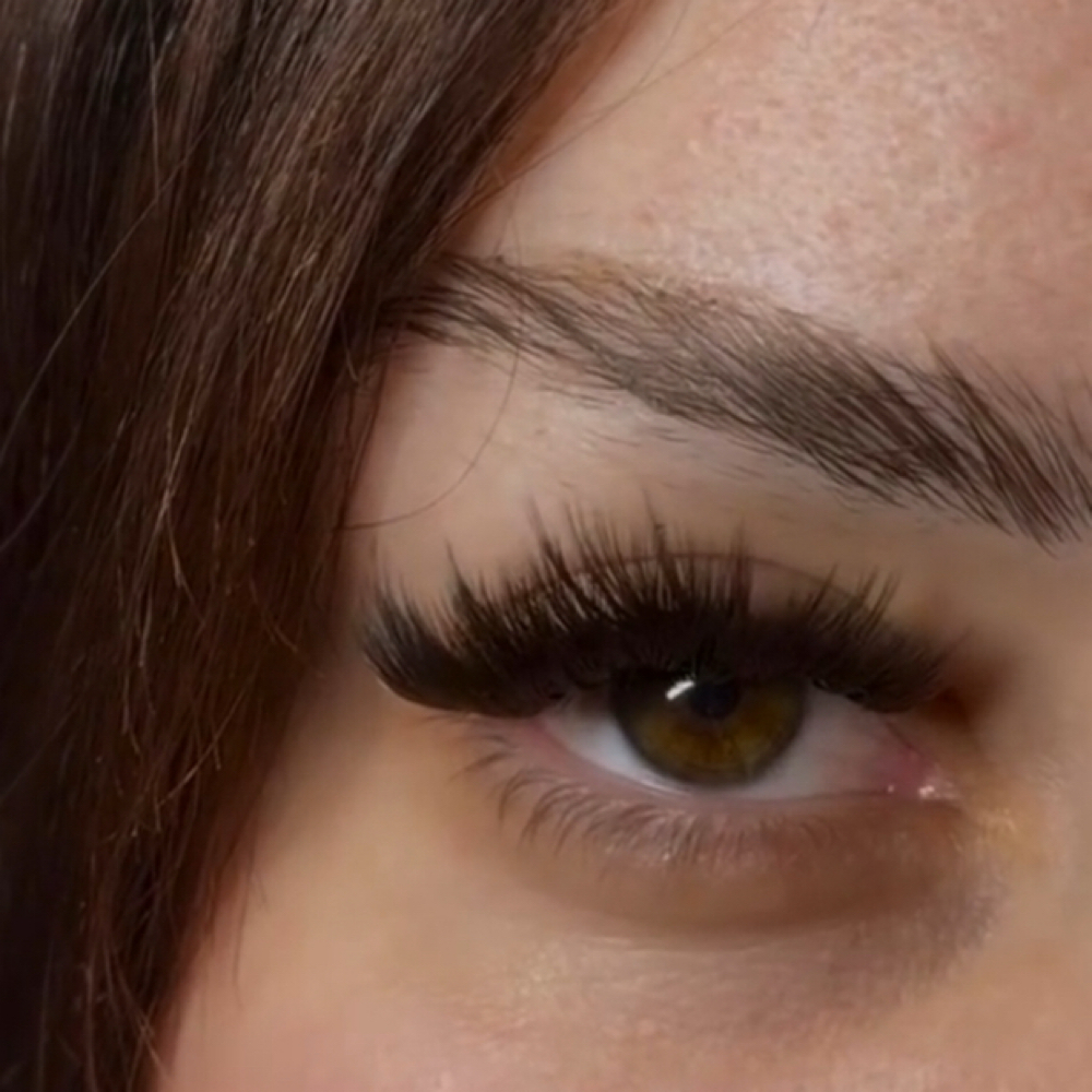 Brown Lash Set at Sinhoui Emporium in Chula Vista, CA