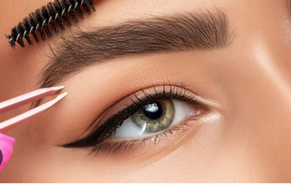 Brow Shaping And Tint