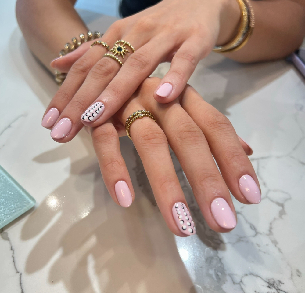 2 Accent Nails💋