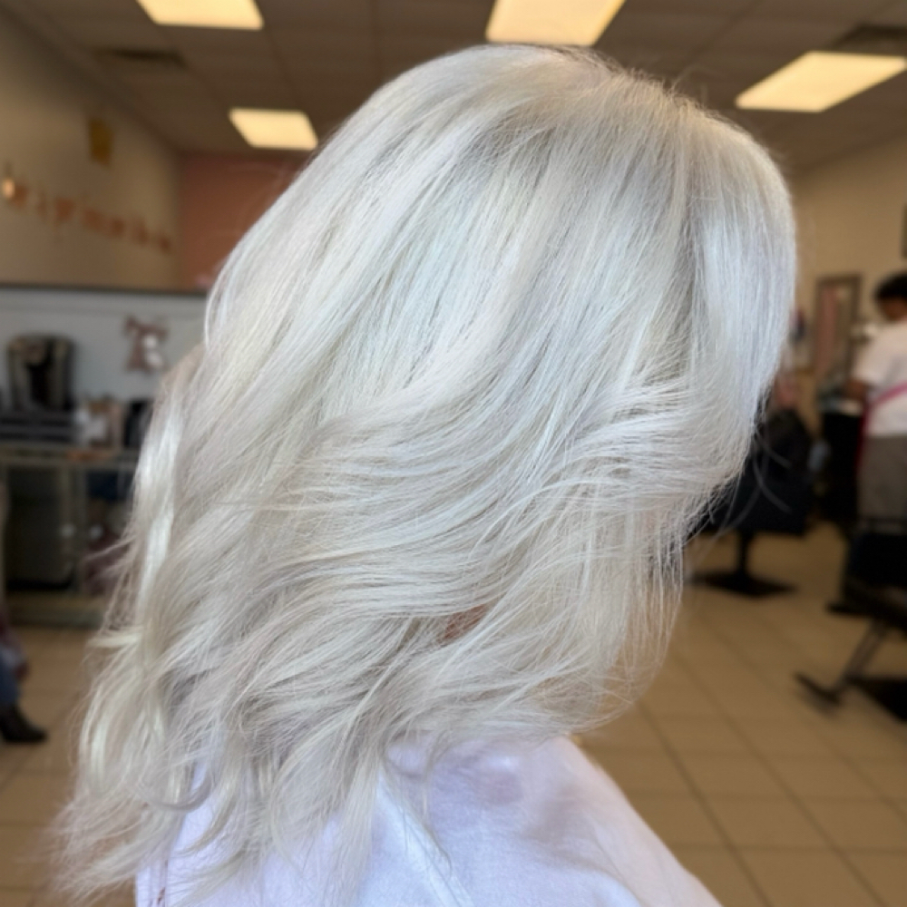 Bleach Out at Crowned by Debra Lee 👑 in Pasadena, TX
