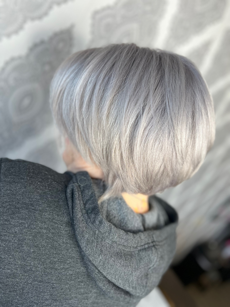 Women’s Shampoo Cut & Style
