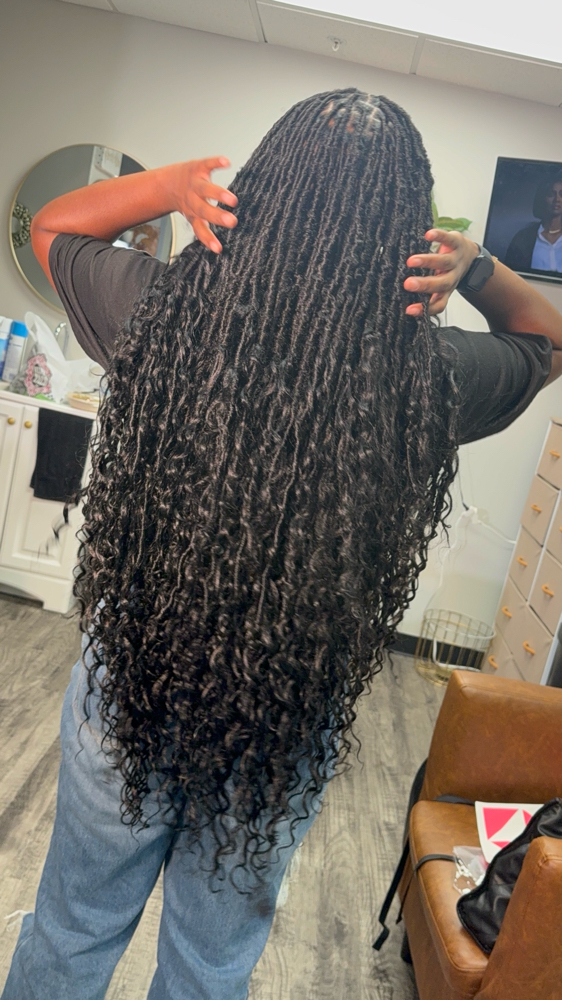 Soft Locs (Must Have Locs) at ROYALTY HAIR LOUNGE in Tulsa, OK