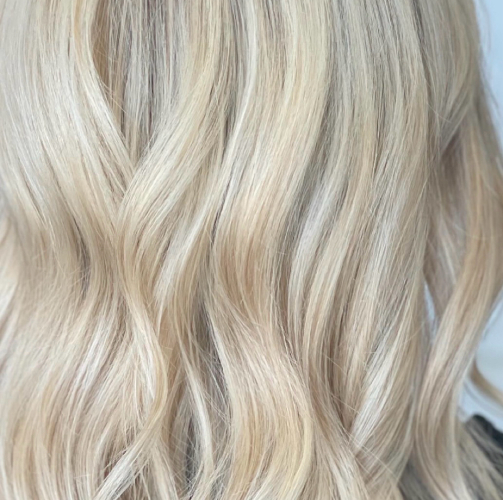 Bleach Root Retouch at Emori Sanders