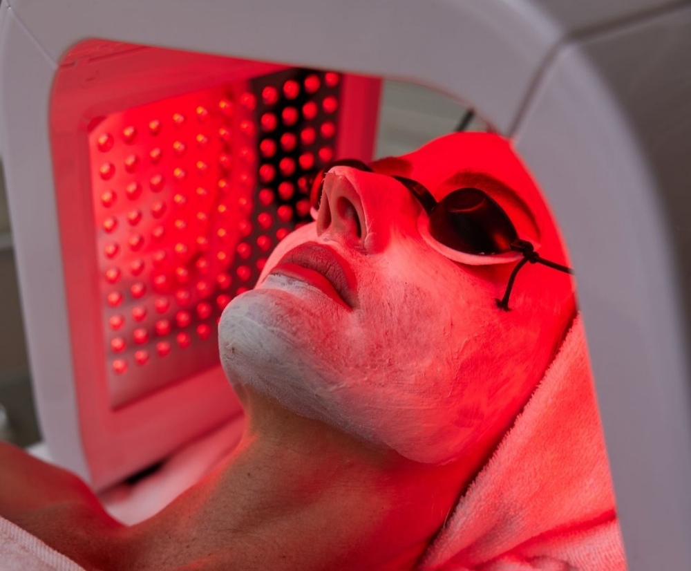 LED light therapy at Soluna Studio /Beauty & Wellness in Forest Hills, NY