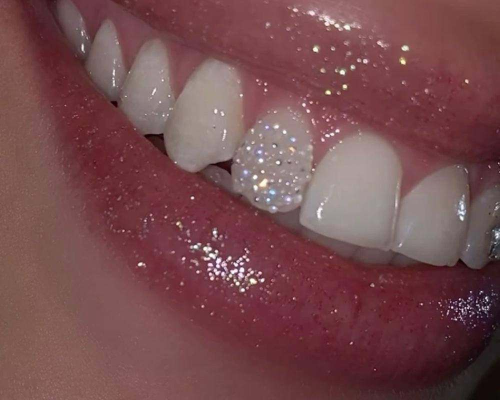 Chandelier Tooth (Small Pixie)