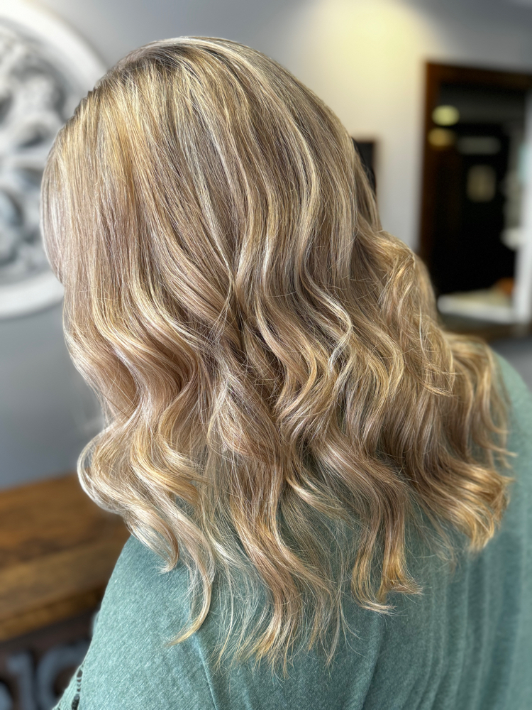 Amanda ~WOMEN’S HAIRCUT