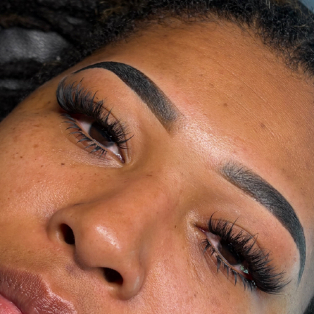 Evolmani Cluster Set+airbrush Brows at Evolmani Aesthetics in Chicago, IL