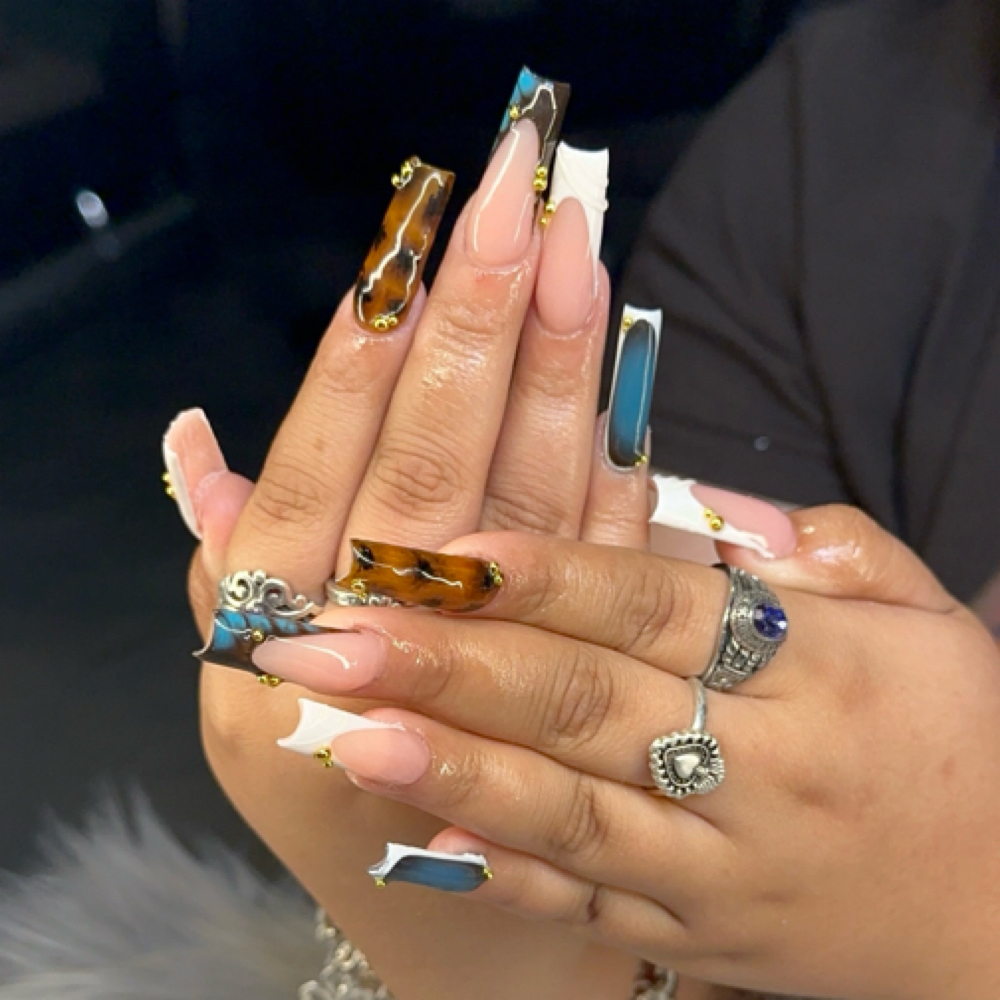 Medium (length 5-6) acrylic set at Waxed Culture in Olmos Park, TX