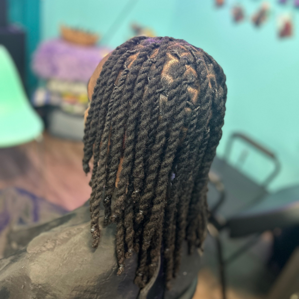 Retwist W2 Strands( Summer Special) at Thahairtherapist in Houston, TX