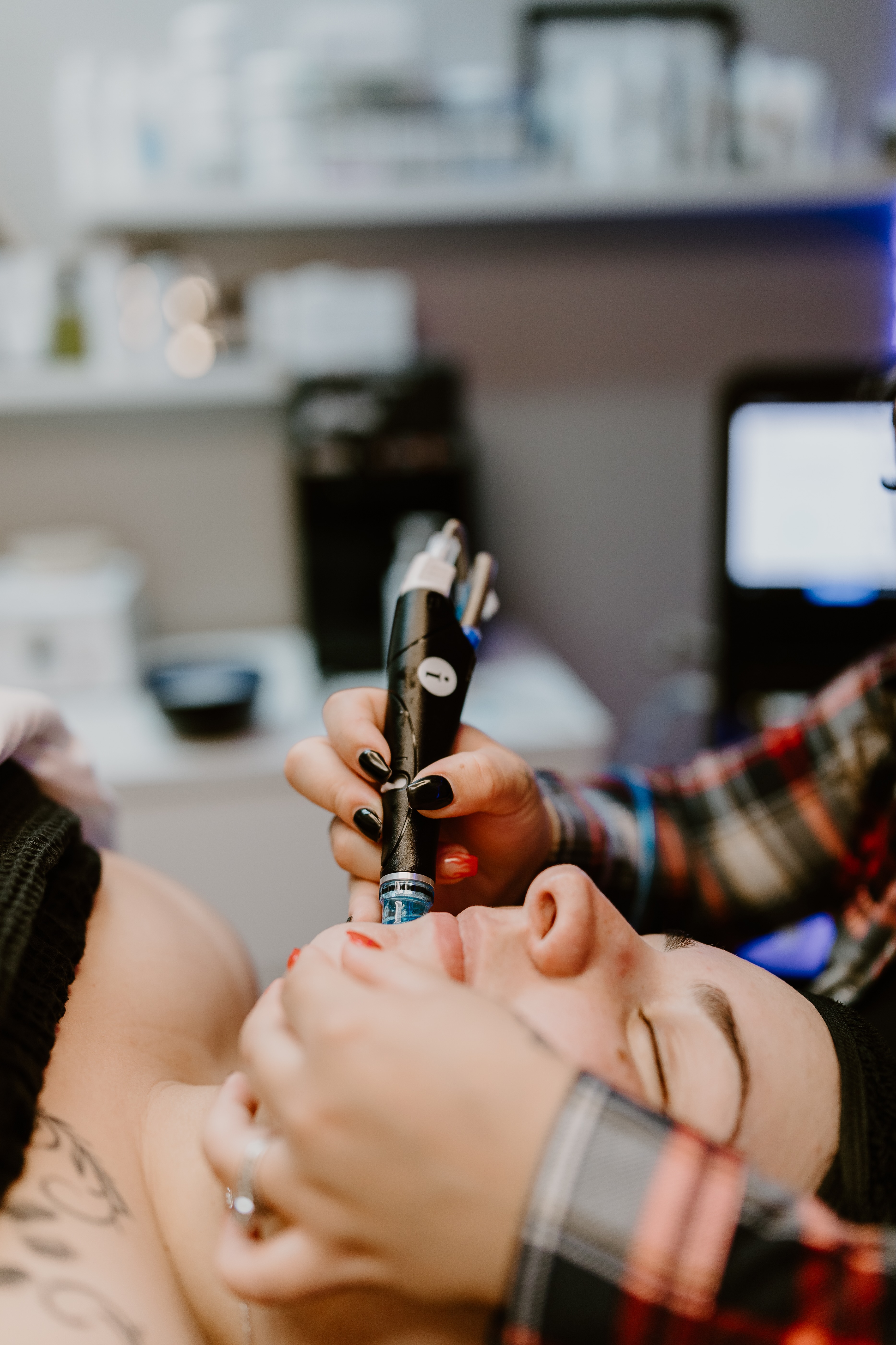 Radiant Age hydrafacial