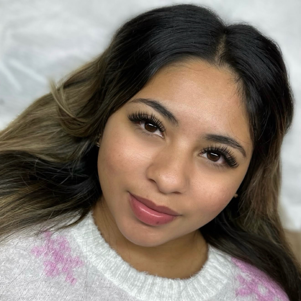 Wet Mascara Full Set at La Dama Beauty Salon in Farmville, NC