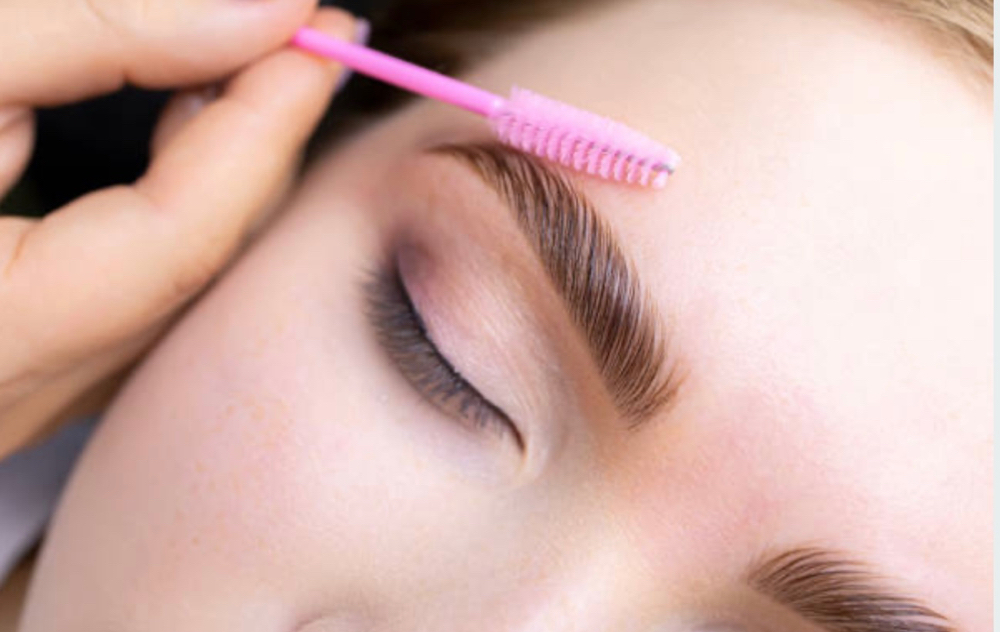 Brow Lamination + Wax / Tweeze