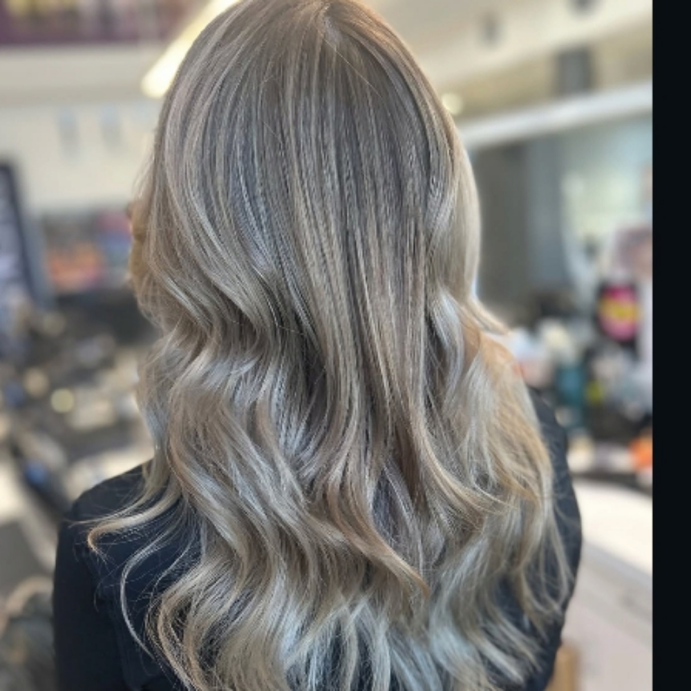 24-Foil Express Highlight at Melodramatic Hair in Chattanooga, TN