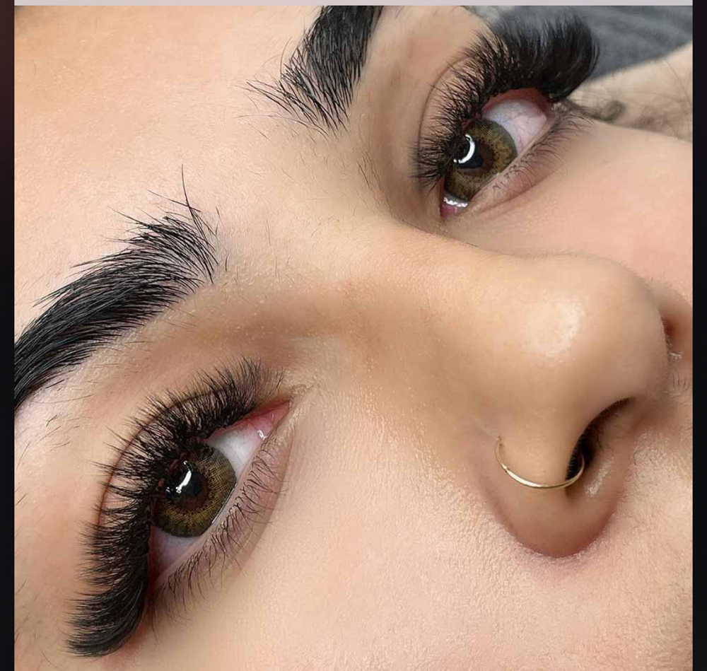 UV Full-Set Mega Volume Lash