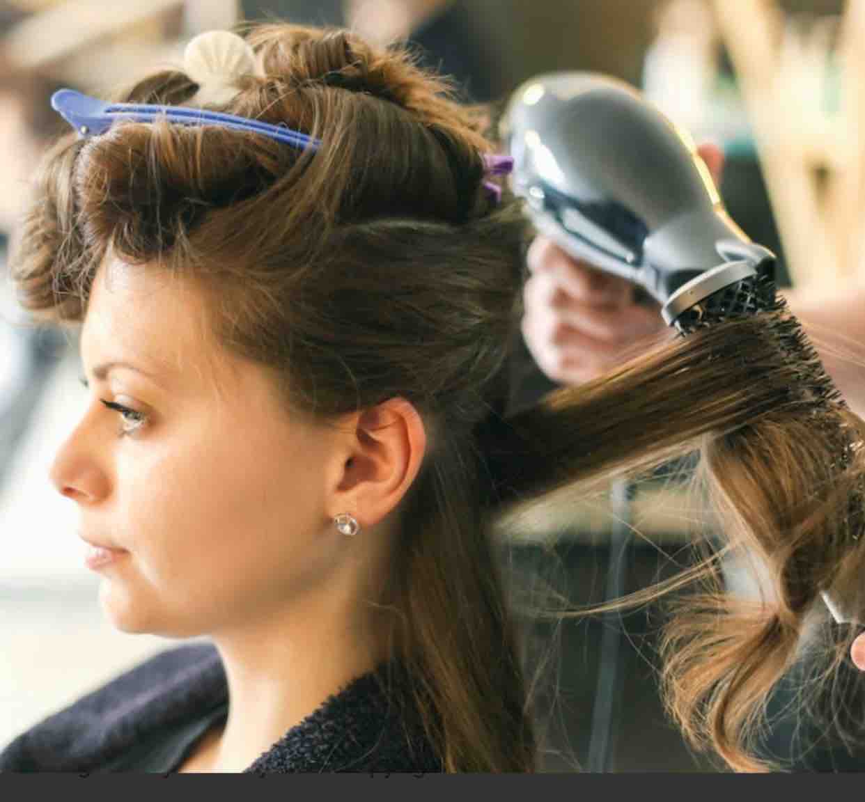 wash,blow dry style With Brush