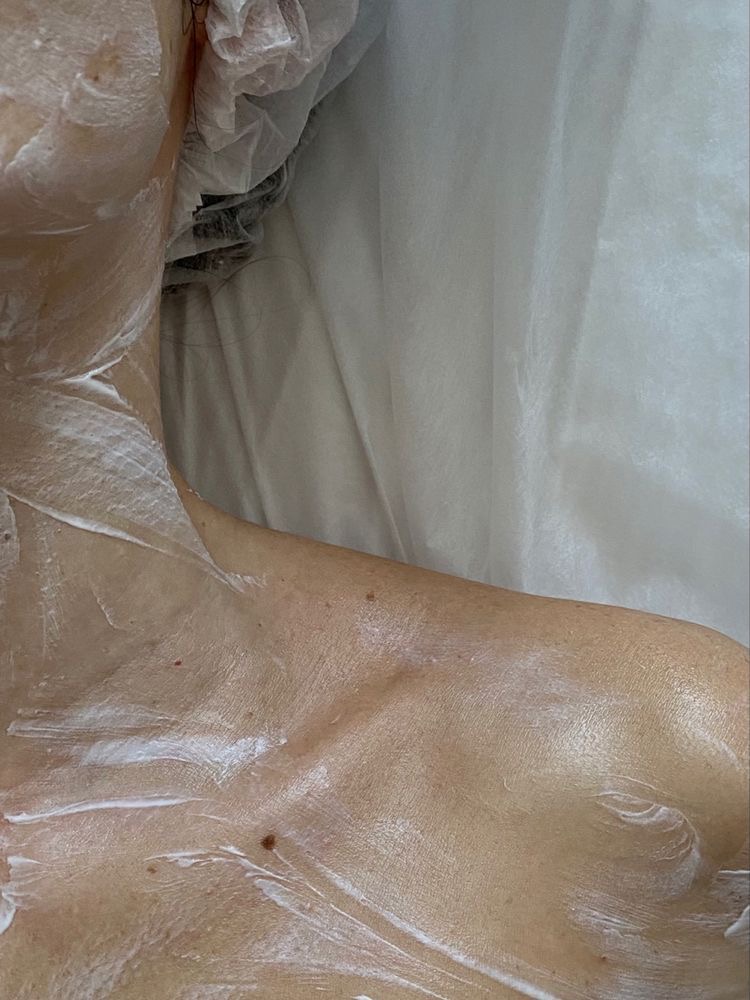 DETOXING & HYDRATING FACIAL