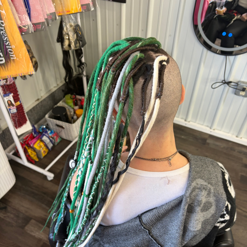 Loc/braid-in Extension Removal at Simply Snatched in Nevada, MO