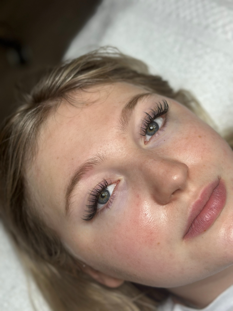 Lash Extensions: Wet Set
