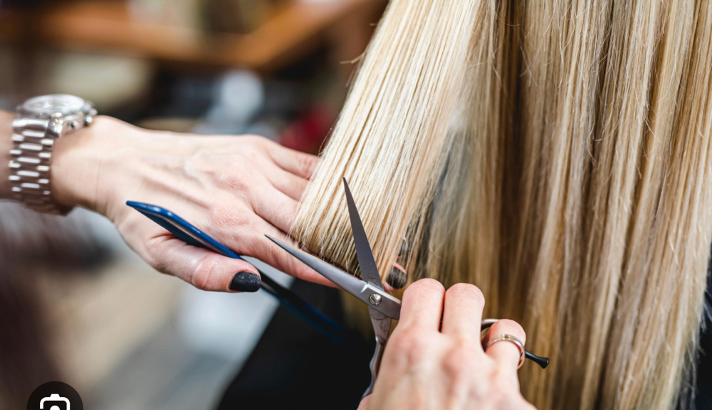 Women’s Haircut & Blowdry