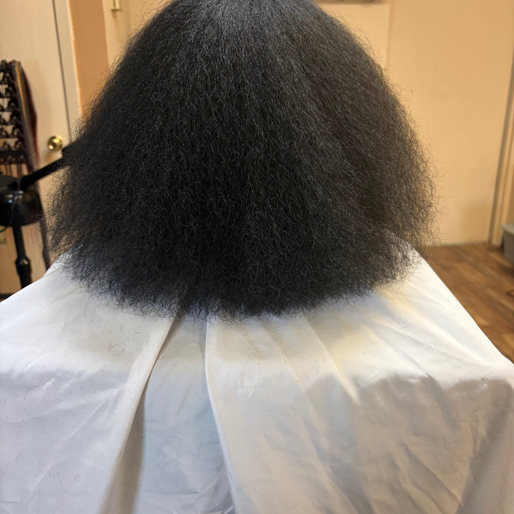 Shampoo/blowdry at DeeStylist in Bryant, AR