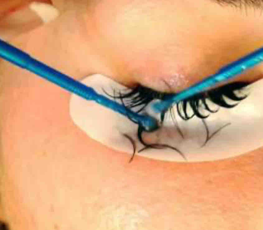 Eyelash Extention Removal