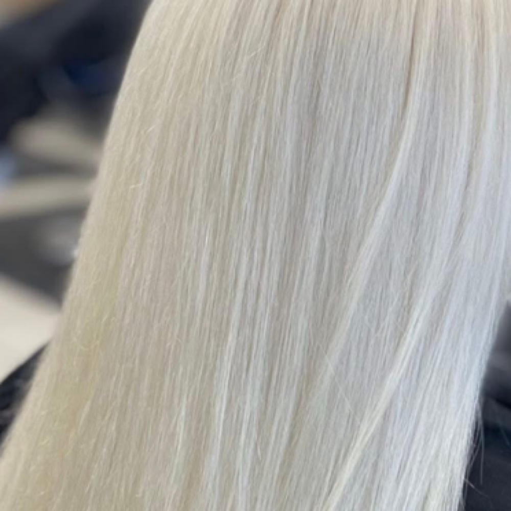Customized Blonding at Steph the Stylist in Vero Beach, FL