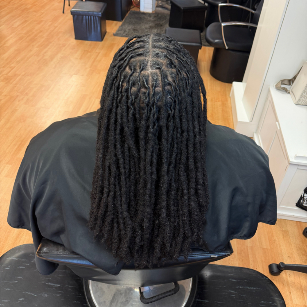 Loc Retwist at Deserving Beauty in Middletown, CT