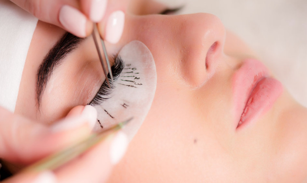 Lash Extension Removal By Hand