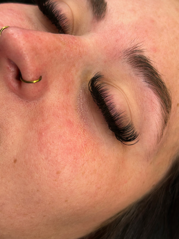 Brow Shaping (wax & tweeze)