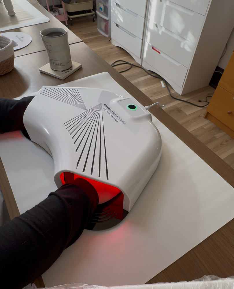 Red Light Hand Therapy 10 Minutes