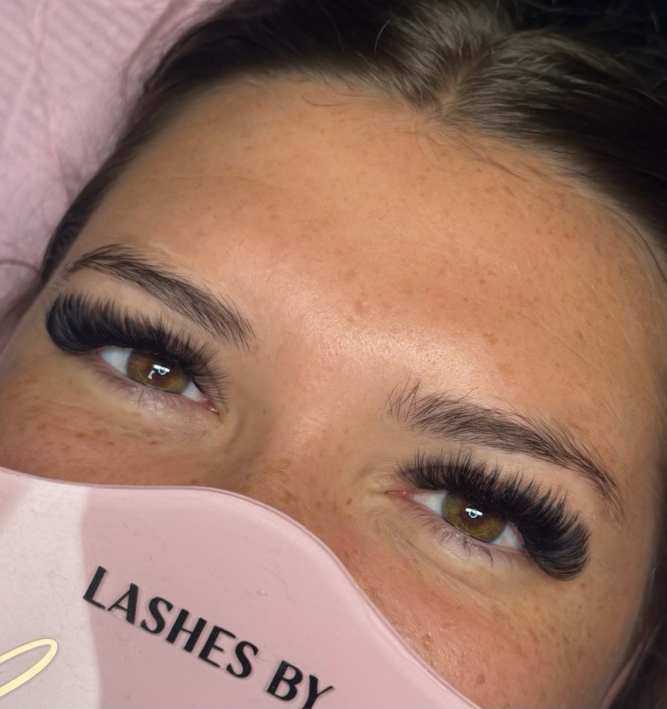 Mega Volume Lash Extensions