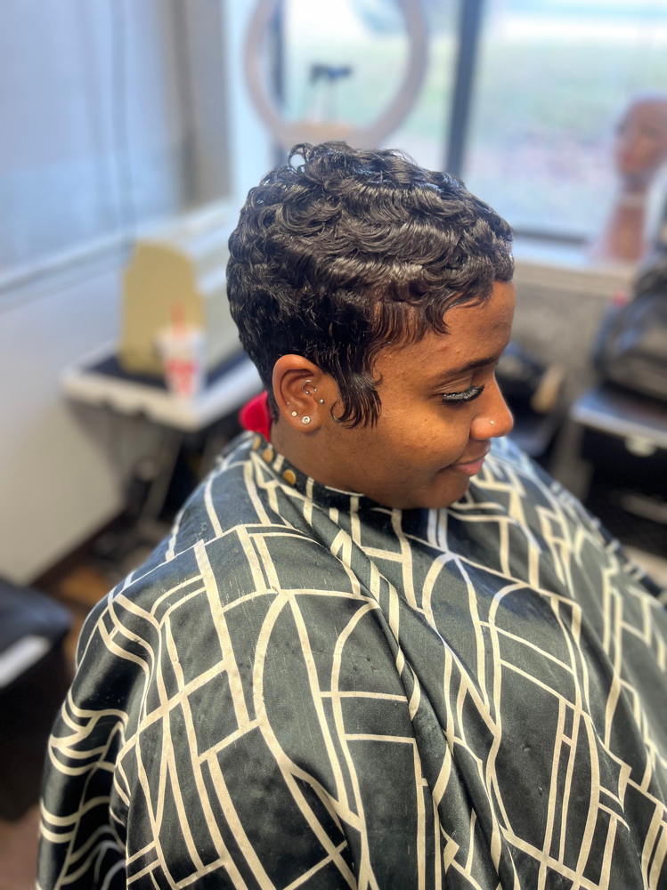Shampoo And Style at Distinctive Designs By TC in Blue Ash, OH