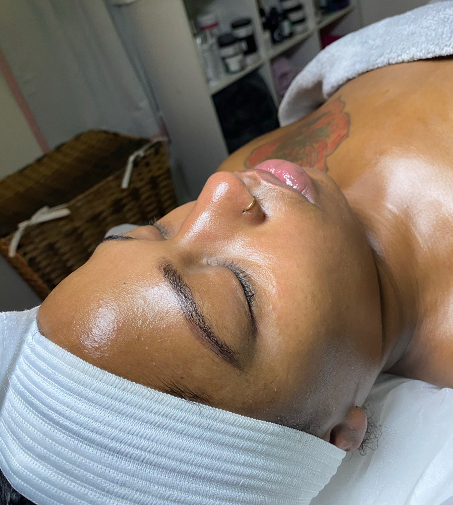 Signature Customized Facial (Salon)