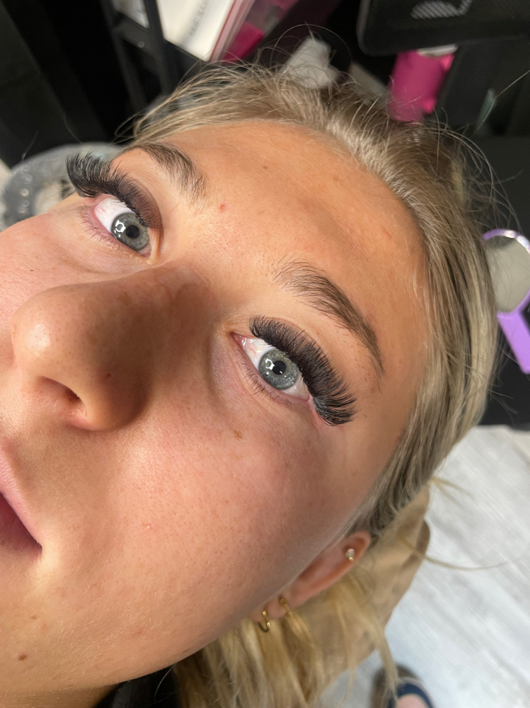 Volume Lashes- Full Set
