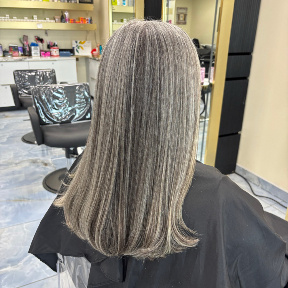 Women’s Haircut Basic. at thesalonbar in Tomball, TX