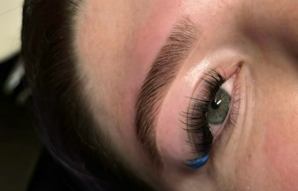 Brow tint with wax